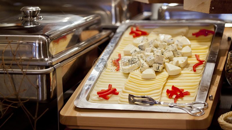 选择标准：安全、效率、成本